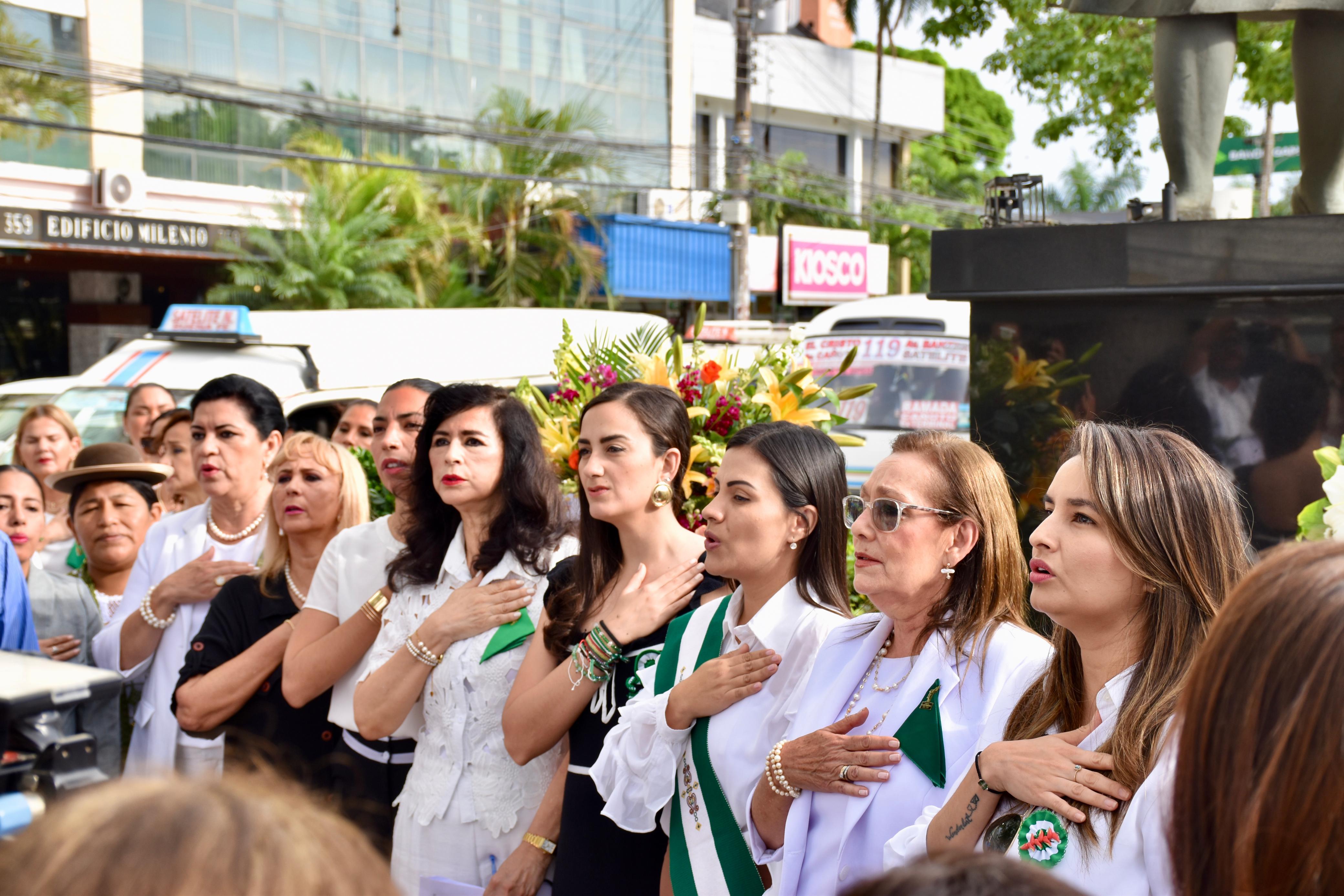 Imagen de noticia: Concejalas conmemoran el Día de la Mujer Cruceña rindiendo homenaje a la Dra. Elfy Albrecht Ibáñez por su importancia en la historia cívica femenina